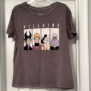 Disney Villains Character Graphic T-Shirt in purple-gray size L tiny hole